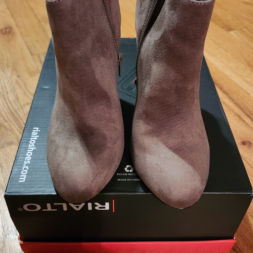 Rialto Women's Taupe Ankle Booties